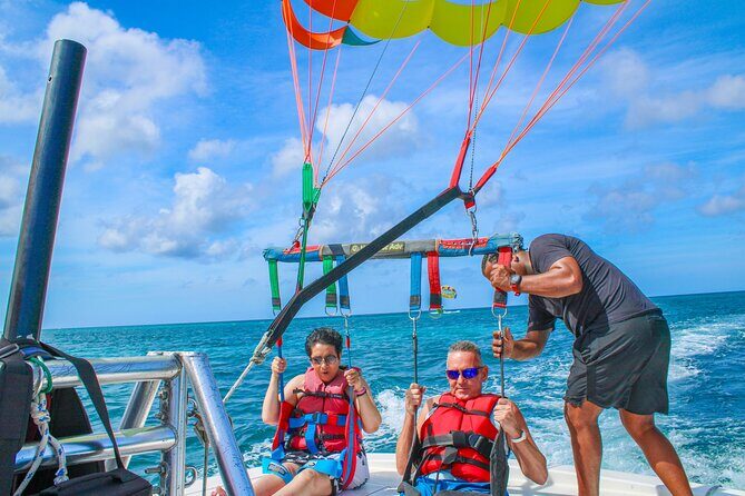 Parasailing Adventure Aruba - The views: 360° Caribbean sky time and possible turtles
